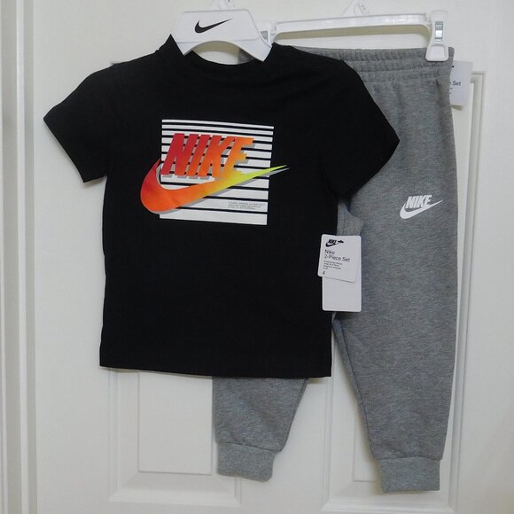 NWT 2pc Nike Black Colorful Logo Shirt & Gray Sweatpants Set sz 4 - Picture 1 of 1